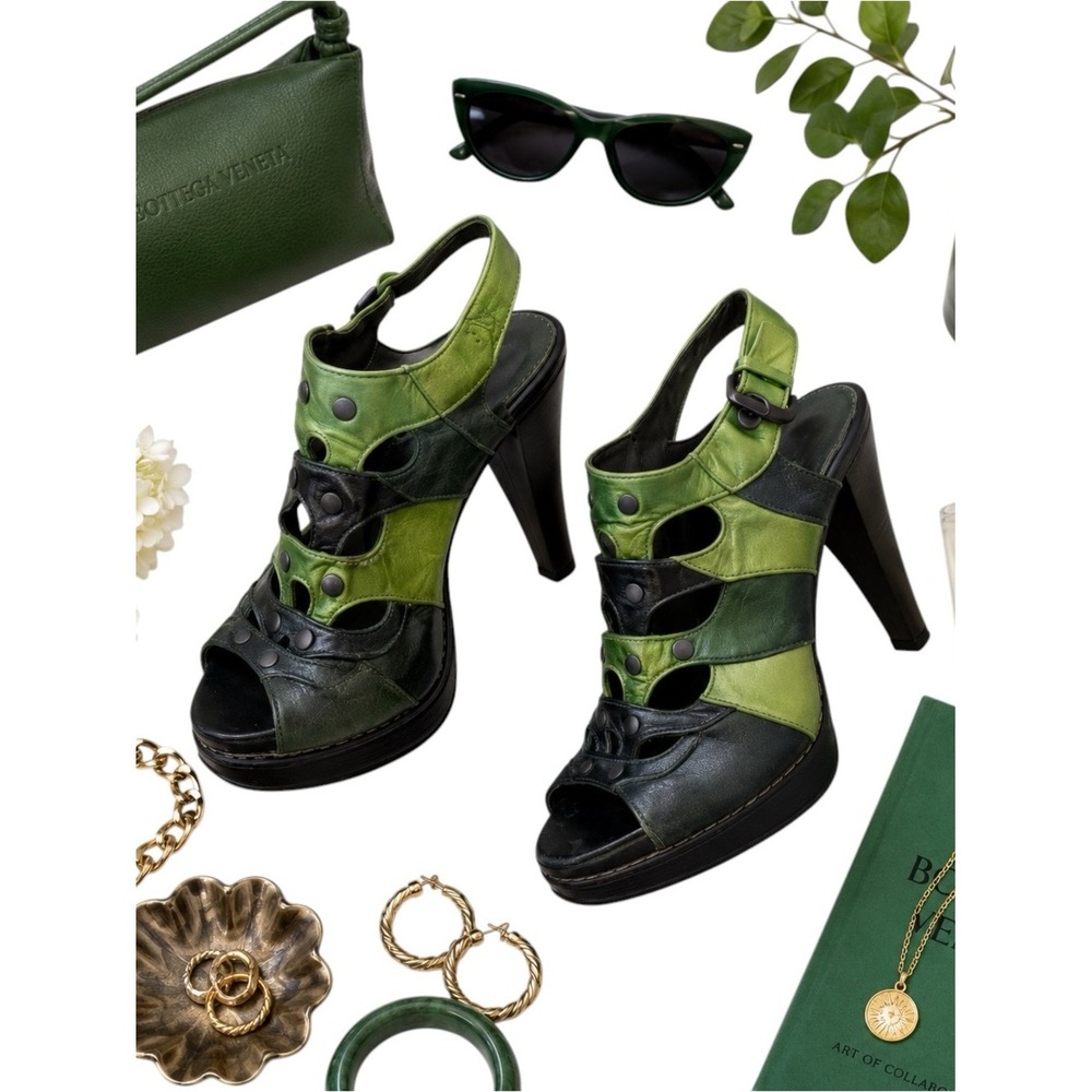 Bottega Veneta Green Leather Cutout Platform Heels EU 38 Rare Archive COA in FUC